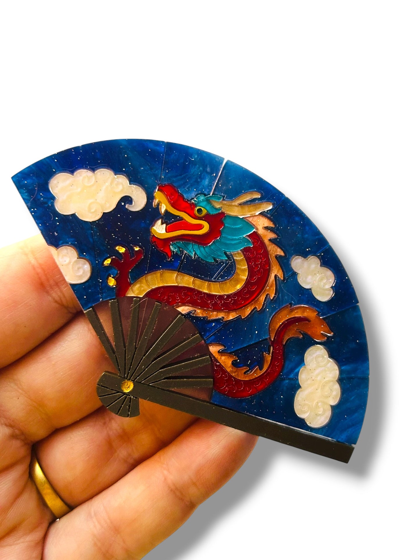 Echo Of The East - Spilla Ventaglio Blu con Dragone Rosso