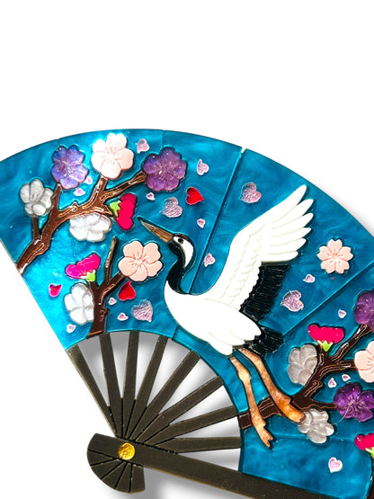 Echo Of The East - Spilla Ventaglio Blu con Gru e Fiori