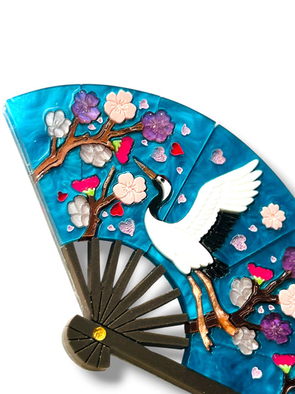 Echo Of The East - Spilla Ventaglio Blu con Gru e Fiori