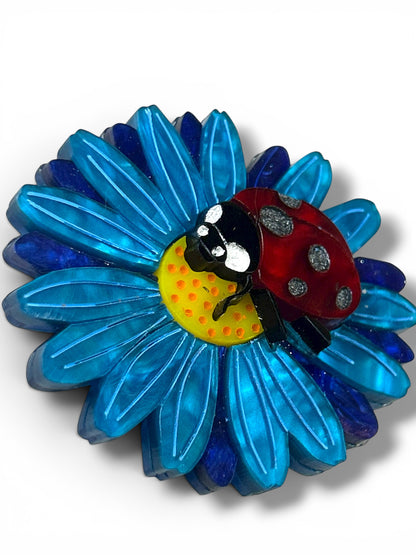 A Quiet Life - Spilla Coccinella su Fiore