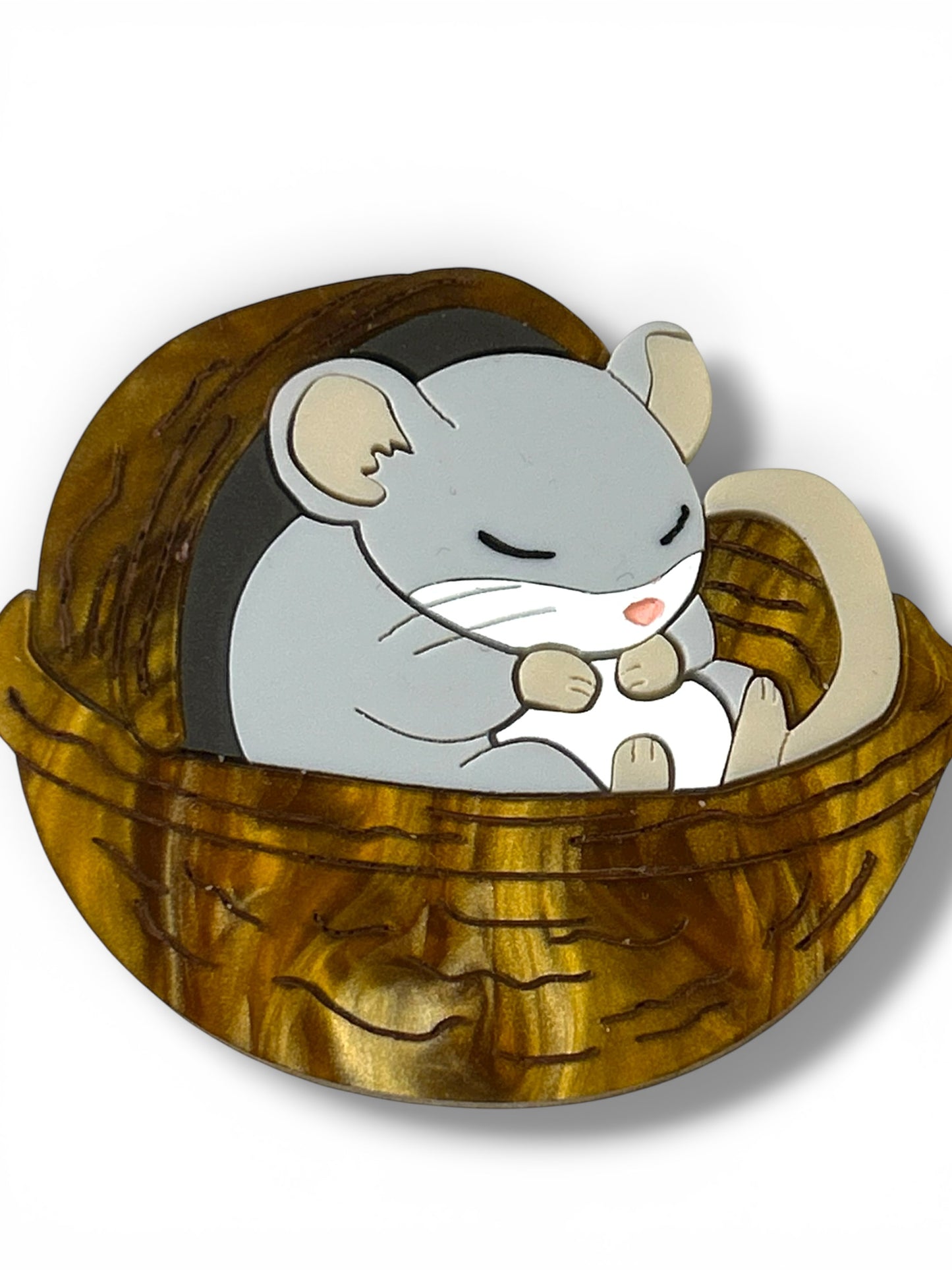 A Quiet Life - Spilla Topolino dentro Guscio di Noce