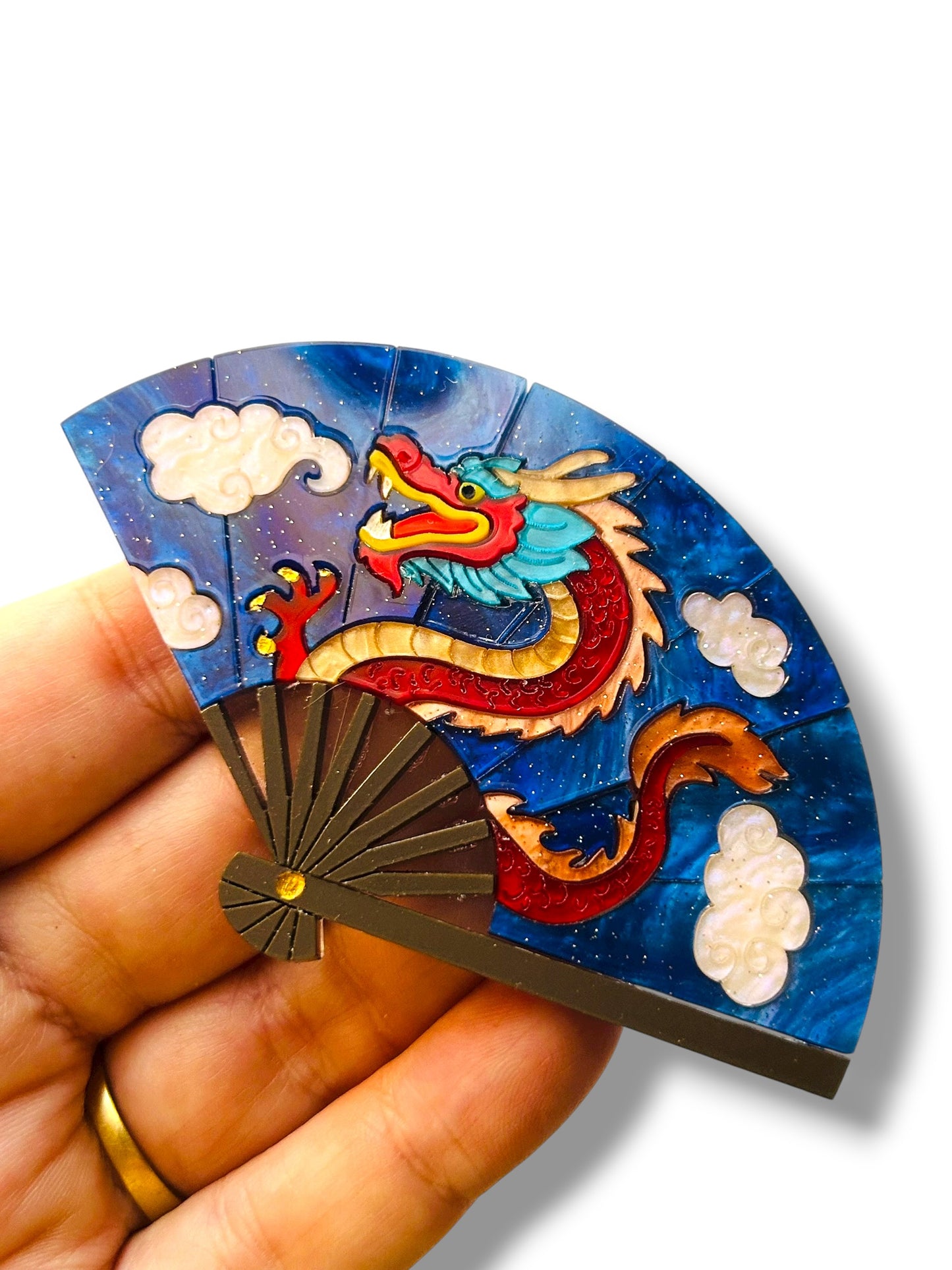 Echo Of The East - Spilla Ventaglio Blu con Dragone Rosso