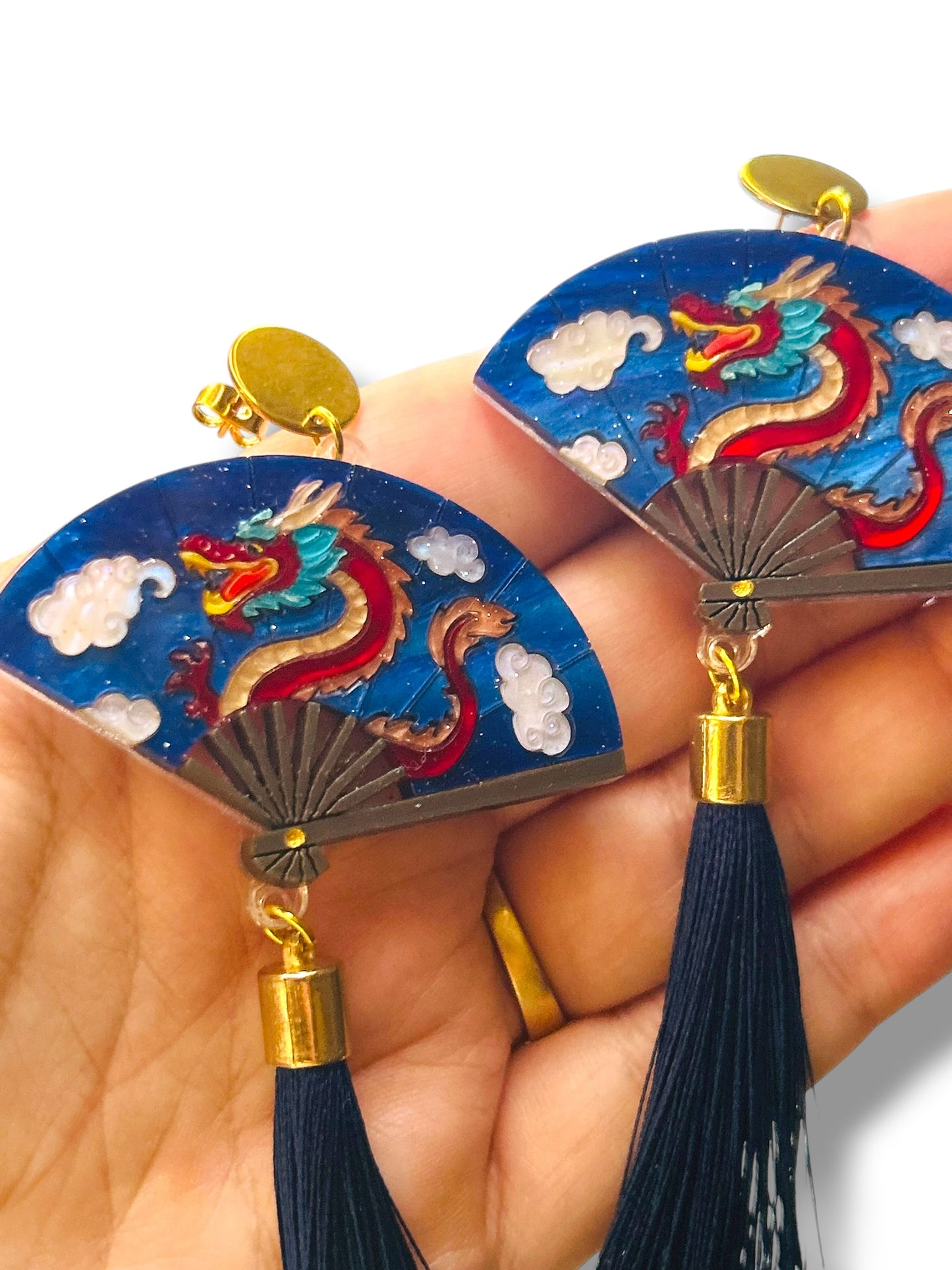 Echo Of The East - Orecchini Pendenti Ventaglio con Dragone