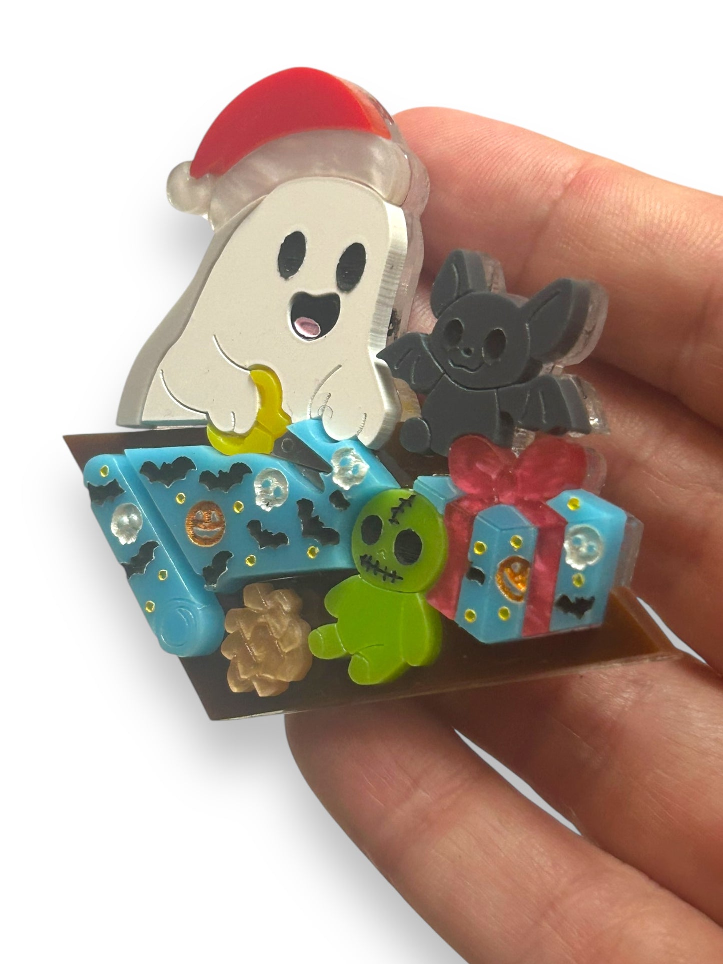 Spooky Christmas  - Spilla Fantasma che Prepara i Pacchi Natalizi